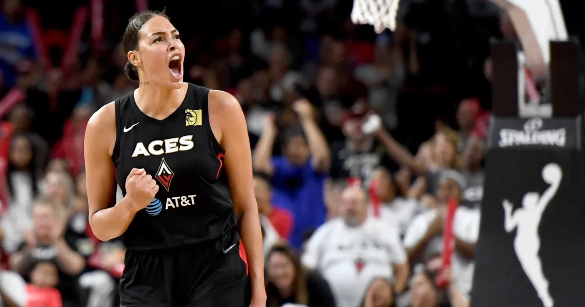 Liz Cambage's photos Liz Cambage's photos