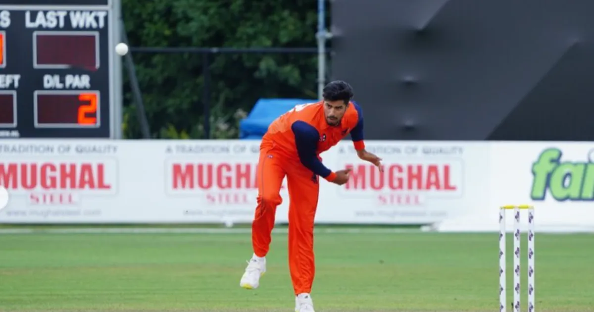 Aryan Dutt while bowling