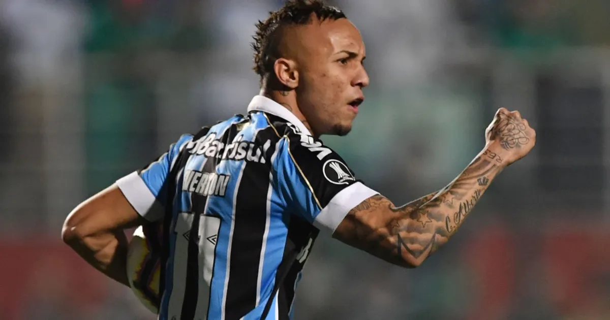 Everton Soares
